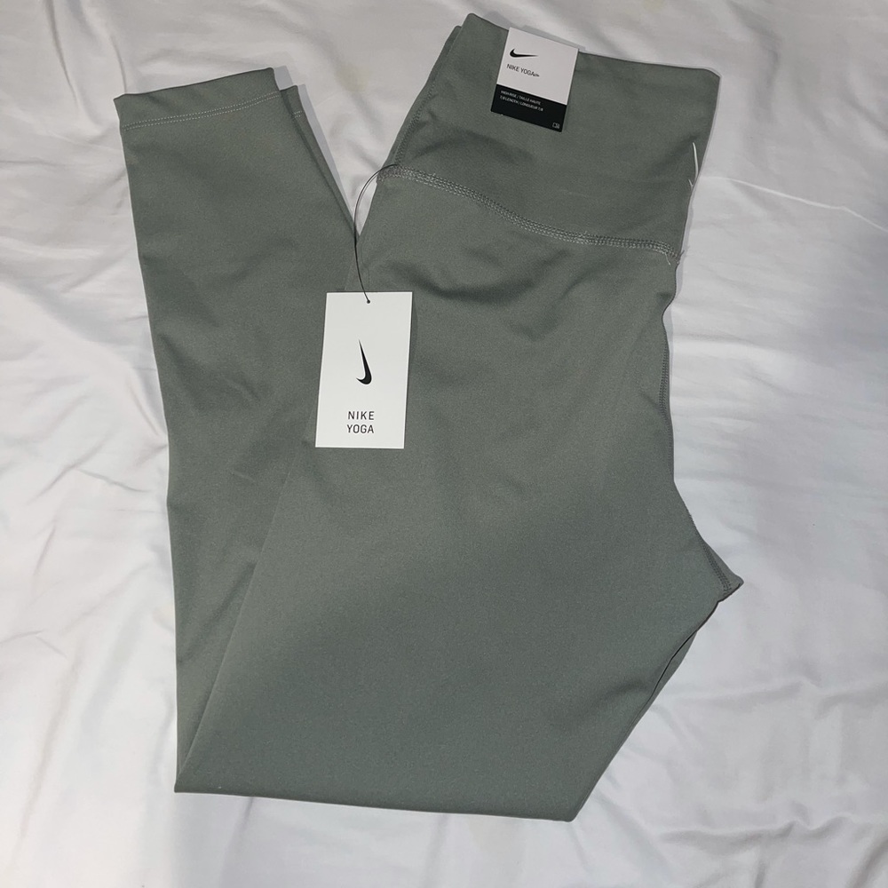 Nike Yoga Leggings